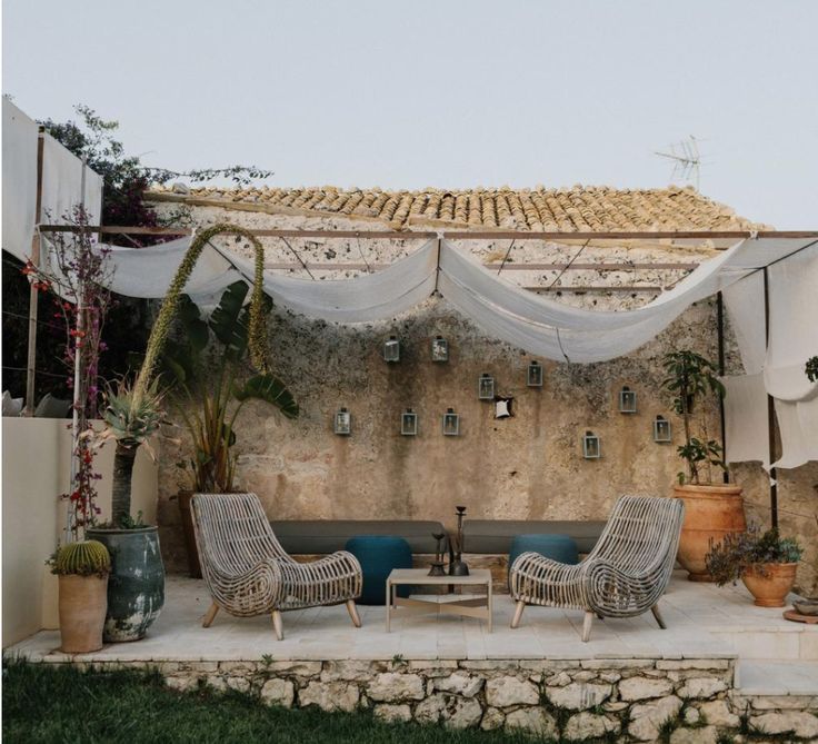 Bari, Puglia - Historical Residence with Private Sun-Drenched Courtyards