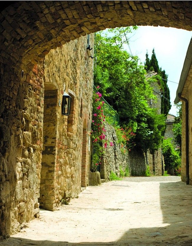 Tuscany - Medieval Village Escape with Art & Panoramic Views