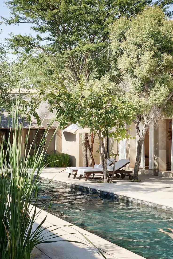Hoedspruit - Luxury Safari Lodge with Classic Romance & Wildlife Views