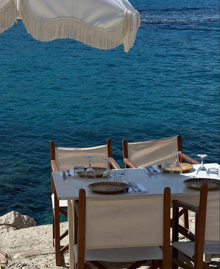 Santorini – Horseback Rides Through Volcanic Landscapes & Black Sand Beaches
