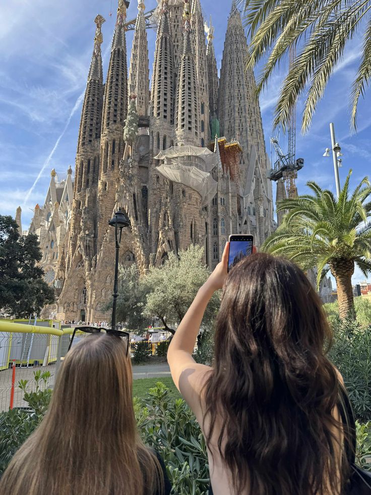 Barcelona Skip-the-Line Sagrada Família & Park Güell Tour
