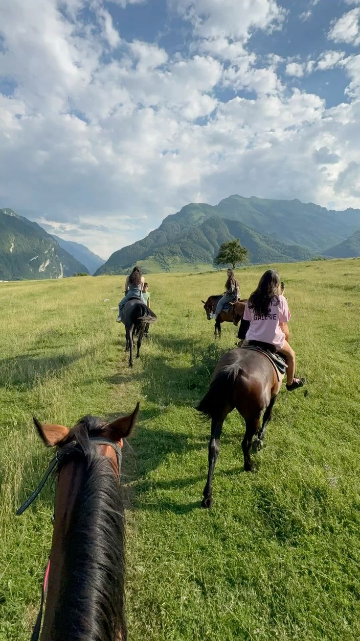 Half-Day Horseback Riding Adventure with Scenic Picnic