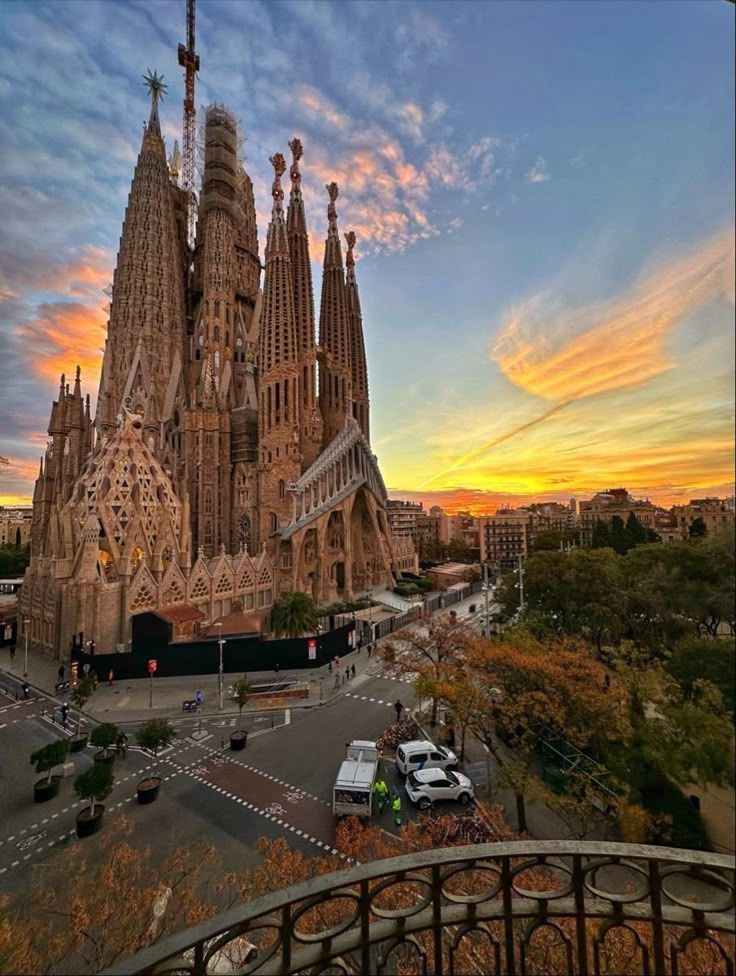 Barcelona Food & Wine Tour with La Boquería Market & Tapas