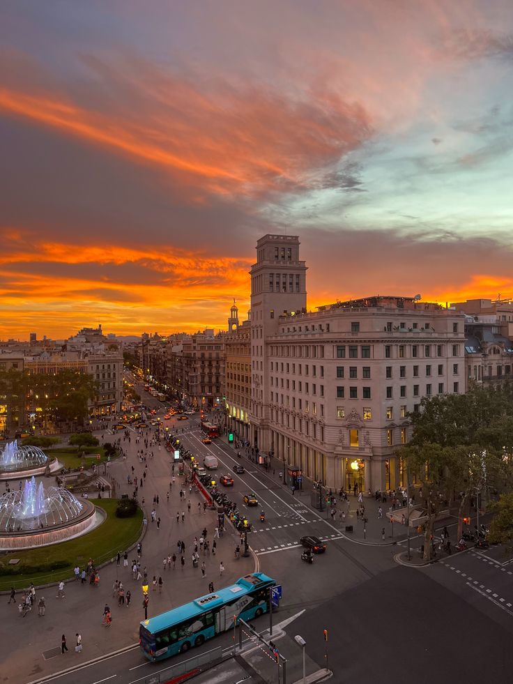 Barcelona's Finest: Gaudí, Gothic Quarter & Camp Nou Tour