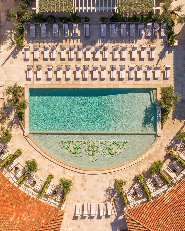 Saint-Tropez – A Hilltop Château Escape with Panoramic Sea Views & Vineyards