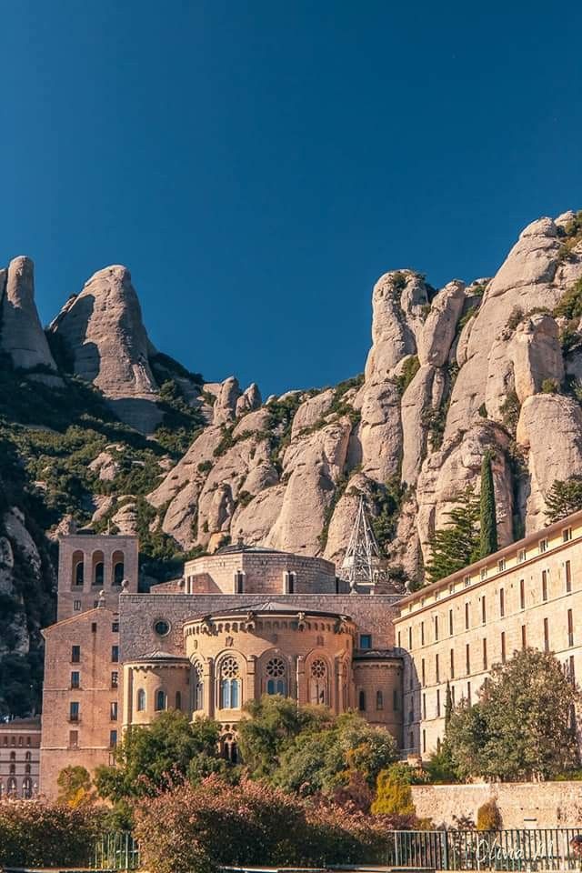 Private Overnight Montserrat Tour with Monastery Stay & Dinner