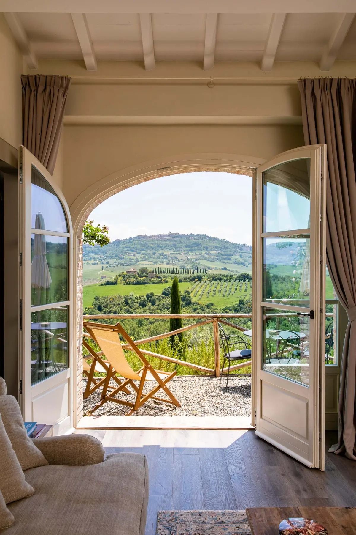 Discover Graves: Luxury Wine, Gourmet Dining & Vineyard Escape