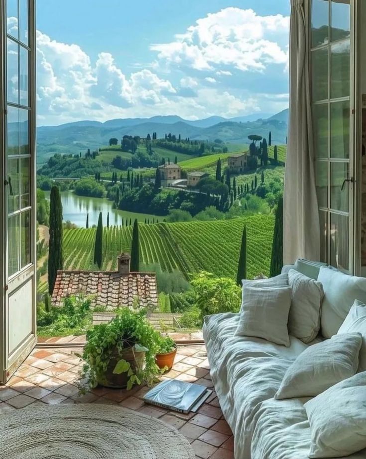 Tuscany – A Romantic Vineyard Escape with Wine Tastings & Pool