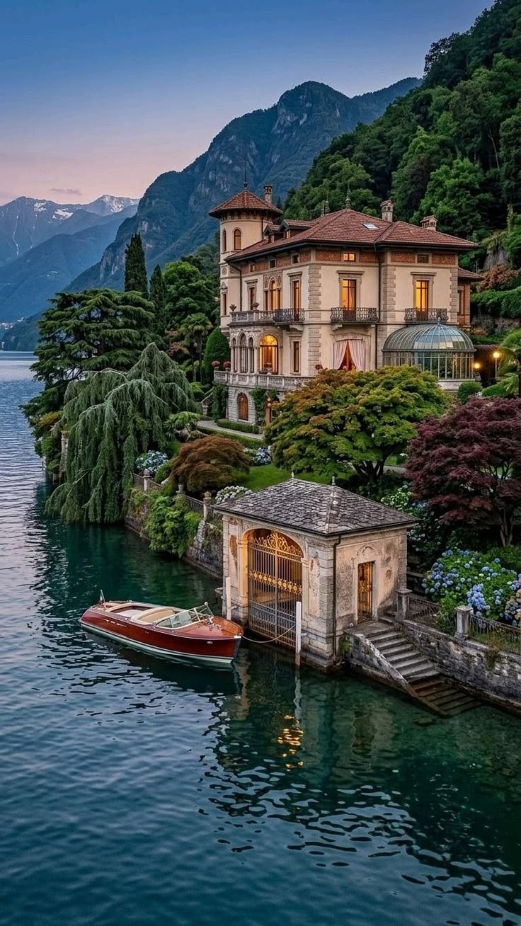 Lake Como – A Lakeside Villa Escape with Italian Garden Views