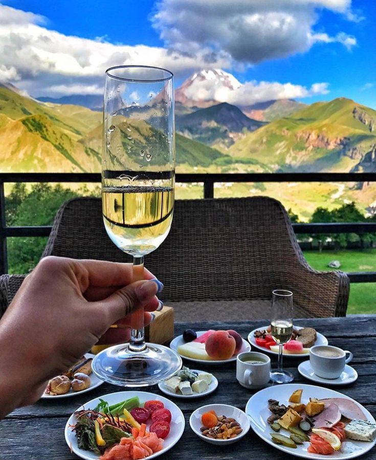 Kazbegi – A Mountain Retreat with Panoramic Views & Fireplace Evenings