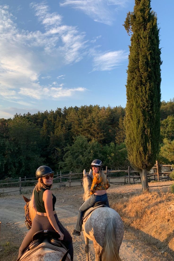 Oahu: Sunset Horseback Ride with Campfire Dinner & Scenic Lookout