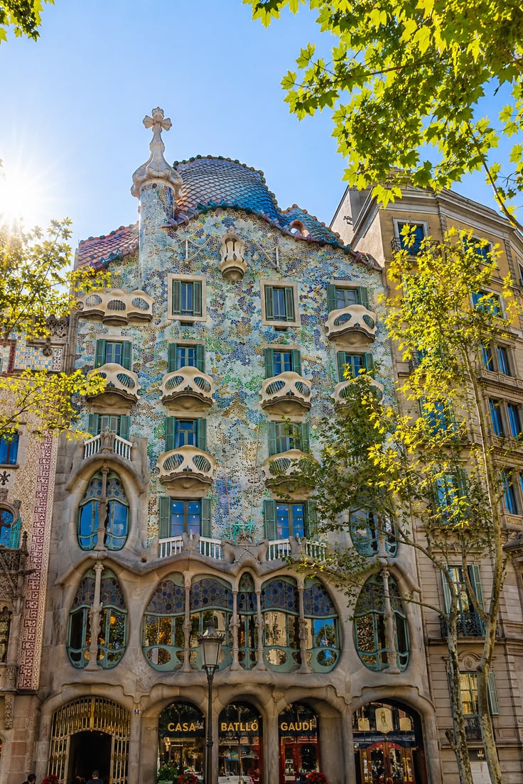 Barcelona's Finest: Gaudí, Gothic Quarter & Camp Nou Tour