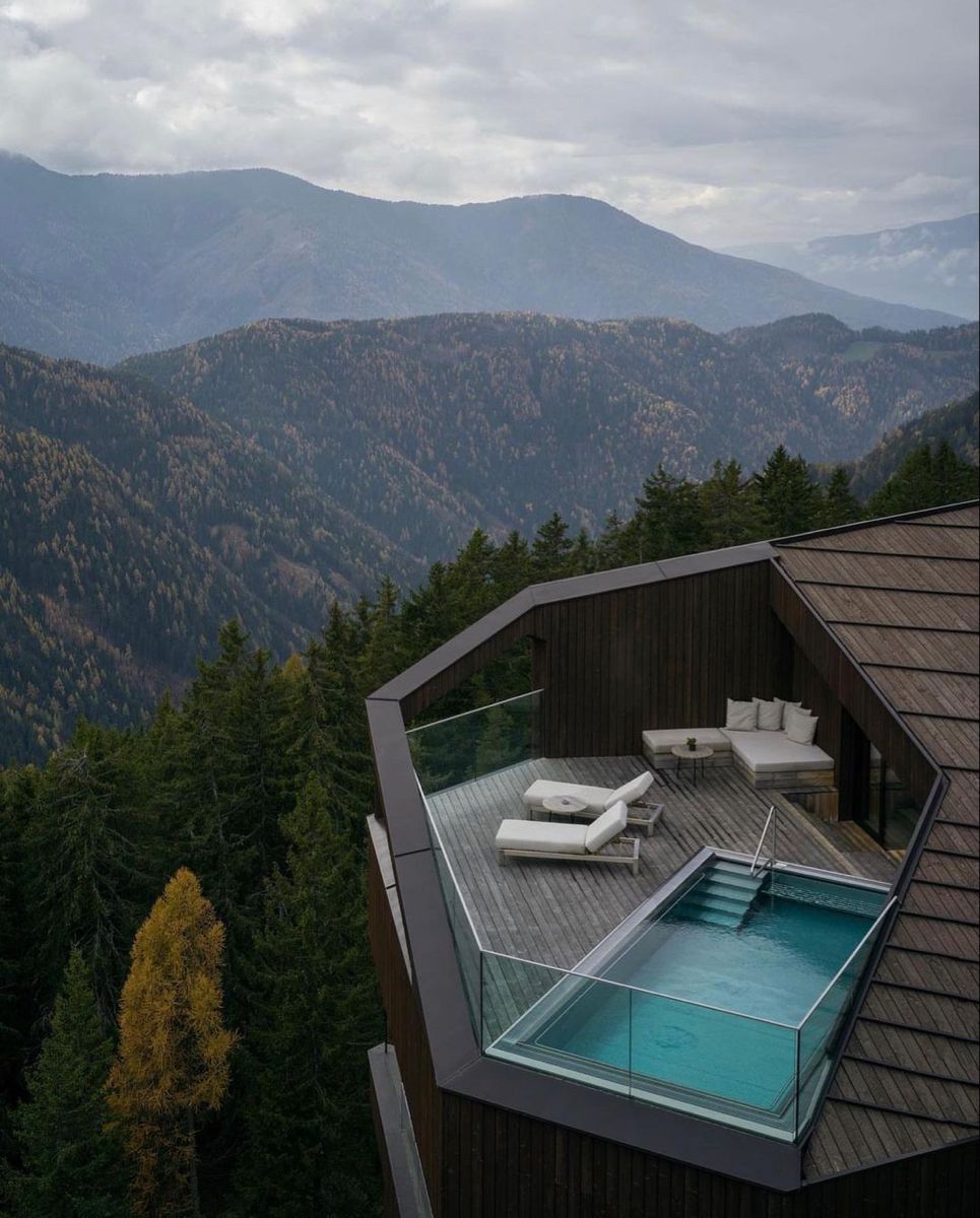 South Tyrol – A Minimalist Alpine Retreat with Meditative Nature Immersion
