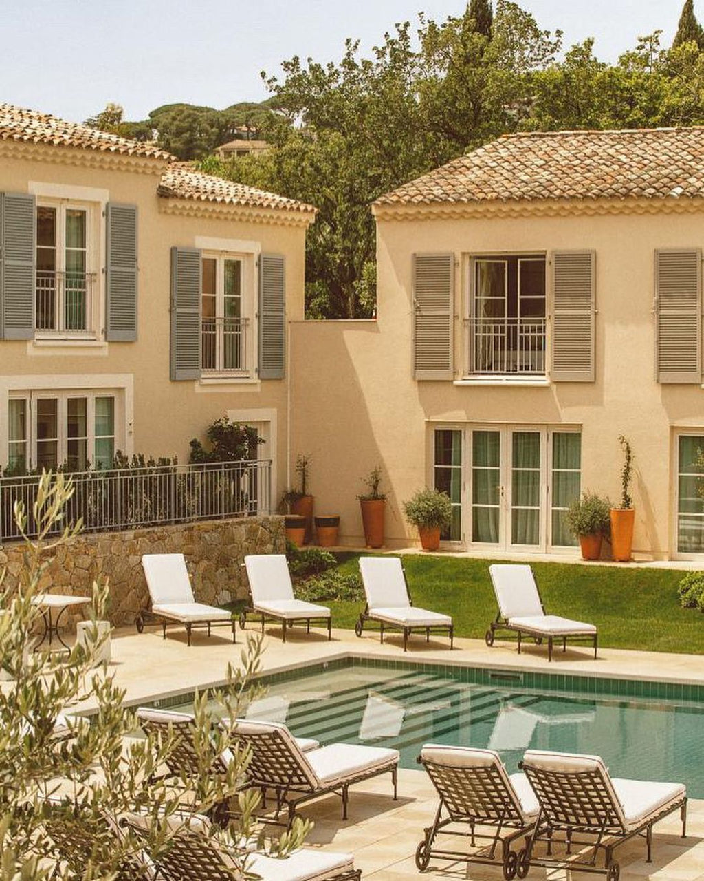 Saint-Tropez – A Vintage 60s Chic Hideaway with Bohemian Gardens & Coastal Charm
