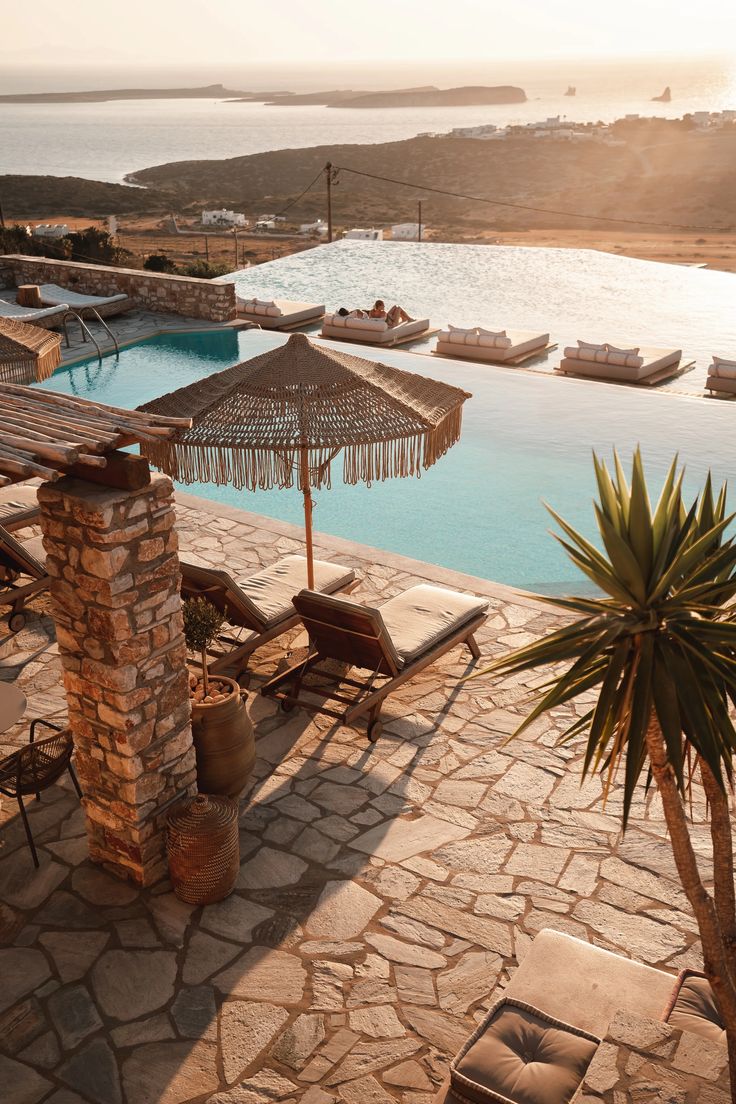 Paros – A Slow-Living Cycladic Boutique Escape with Sun-Drenched Stone Pools