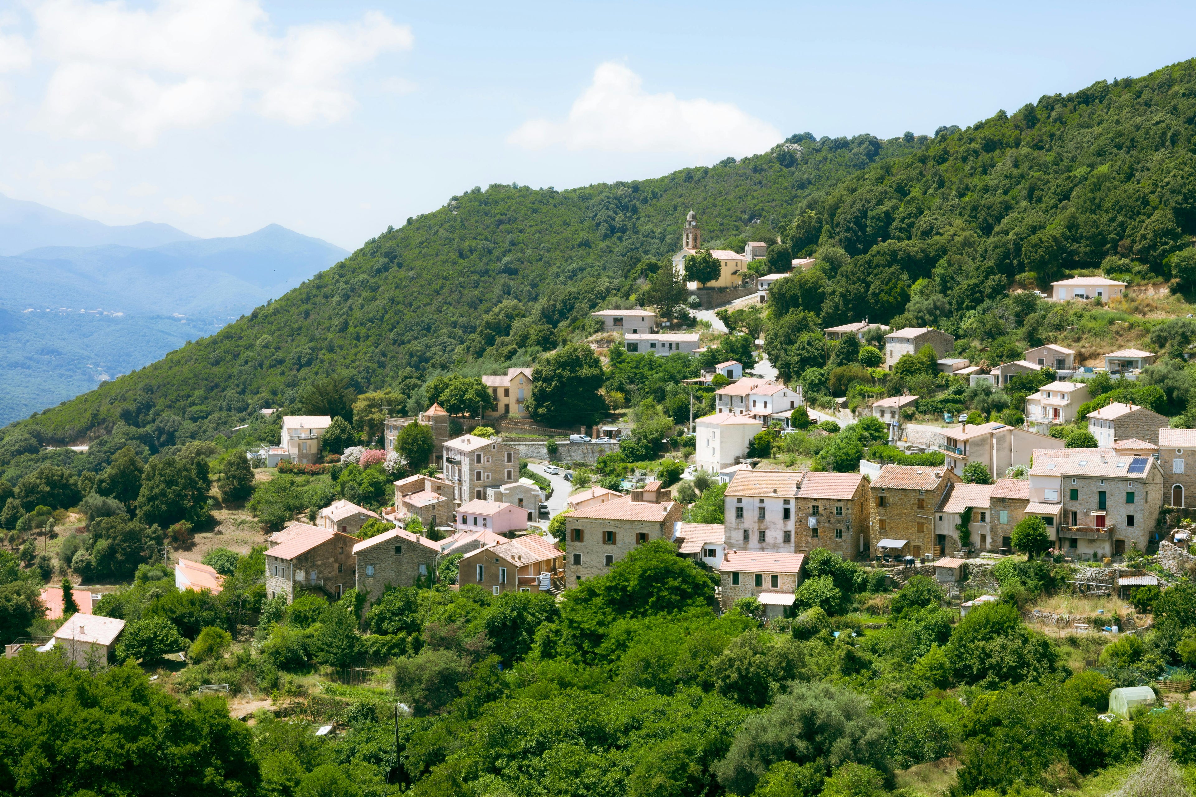 Dordogne – A Charming Stone Hamlet Retreat with Woodland Trails & Pure Countryside Serenity