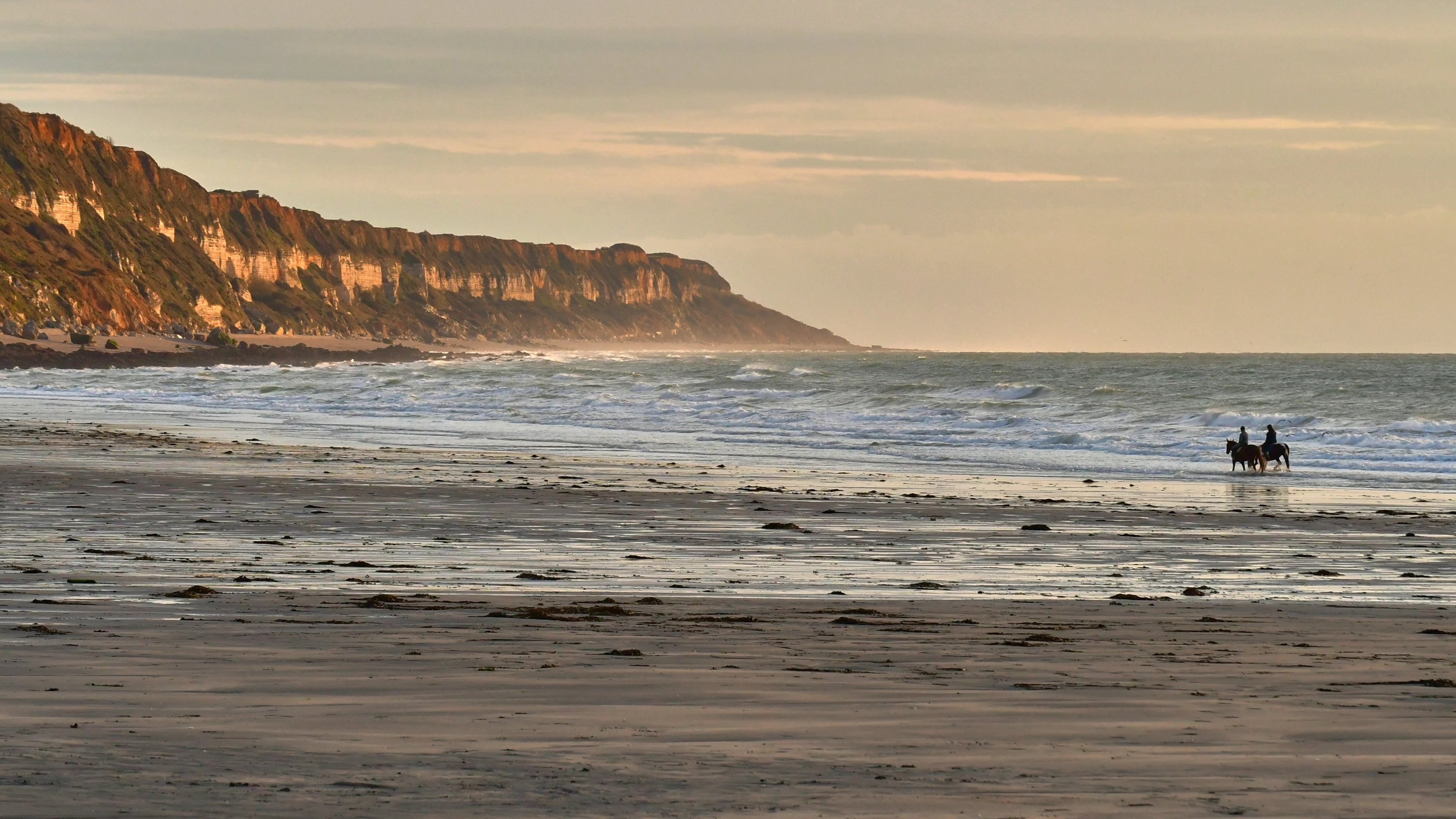Normandy Coast – Oceanfront Trail Riding & Exhilarating Beach Gallops