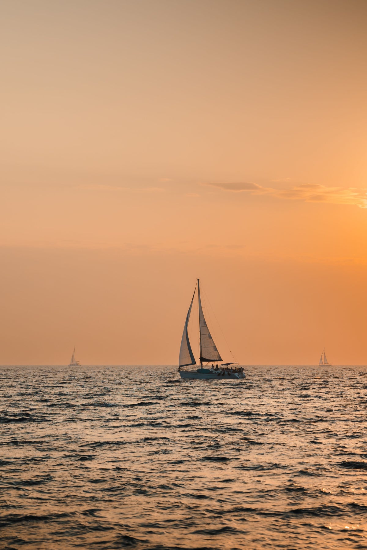 Mallorca: A Golden-Hour Sailing Experience from Palma with Wine and Tapas
