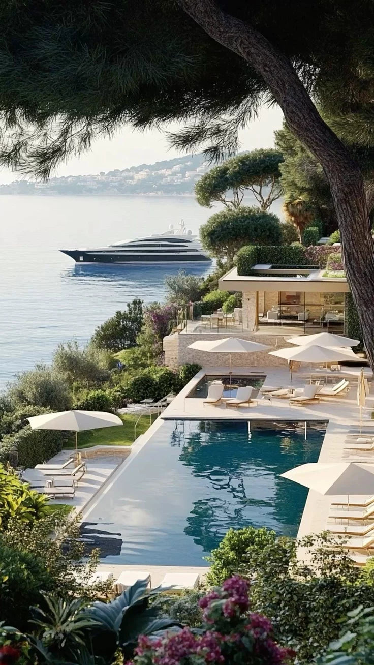 Saint-Tropez – A Pine-Shaded Private Beach Hideaway with Coastal Views