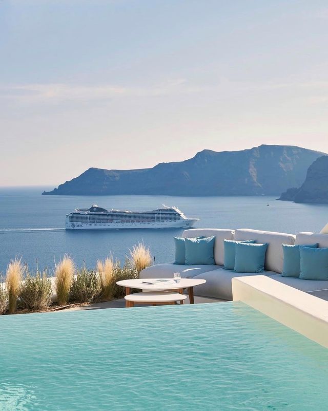 Santorini – A Cliffside Boutique Sanctuary with Iconic Views & Elevated Serenity
